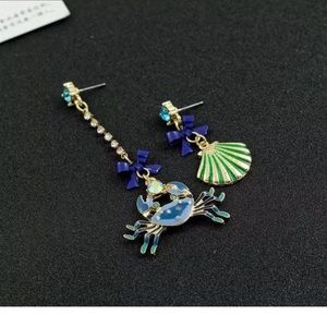 Aesthetic Seashell and Crab Asymmetrical Earrings